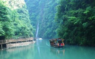 Zhangjiajie Grand Canyon welcomed 5,000 Visitors on Dragon Boat Festival 