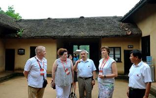 China, Russia Red Tourism Representatives Visit Huaminglou 