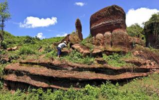 Red Stone Forest Discovered in Western Hunan 