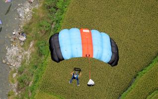 Xiangxi Aizhai Base-jumping Festival 2015 Kicks off 