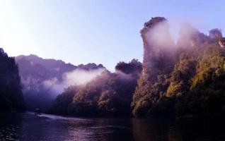 The Mist in Zhangjiajie Wulinyuan Baofeng Lake 