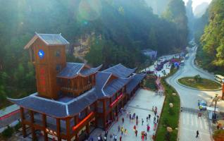 Tourism Environment of Baofeng Lake Scenic Area Upgraded 