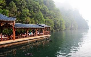 ZJJ Baofeng Lake has the reception over 1 million visitors for the first time 