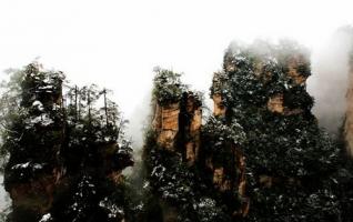 Zhangjiajie Wulingyuan welcomed the first snow this winter 