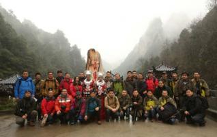 40 Photographers are drunken in the beauty of Baofeng lake 