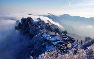 Zhangjiajie Tianzi mountain has a fairy tale world 