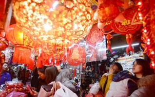 Spring Festival Decorations Sell Well 