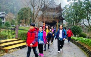 ZJJ Huanglong Scenic Area welcomes a lot of Korean tourists 