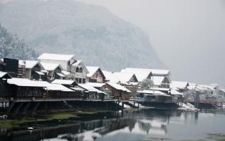 The first winter snow in Wulingyuan Xibu Street 