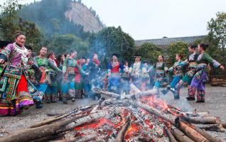 Miao People Hold New Year Celebrations in Huayuan 