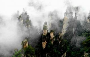 Zhangjiajie Tianzi Mountain appeared a sea of clouds for the first time 