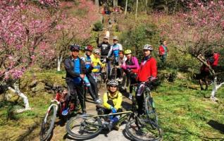 Sunny Spring, Zhangjiajie has a fine tour in core scenic 