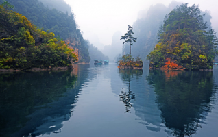 The Blue Water in Zhangjiajie Baofeng Lake 