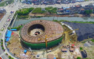 Zhangjiajie Transparent-domed Bar Under Construction 