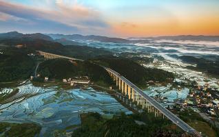 Stunning Scenery of Rice Terraces at Dawn in Western Hunan 