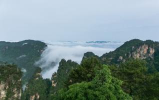 Zhangjiajie scenic spot presents clouds and waterfalls double wonders 