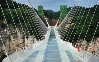 Glass Installation Completed on Zhangjiajie Grand Canyon Glass Bridge 