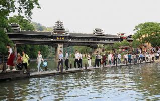 Enjoying Folk Customs in Dong Village 