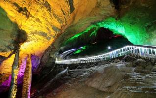 The most spectacular waterfalls in Zhangjiajie Huanglong cave 