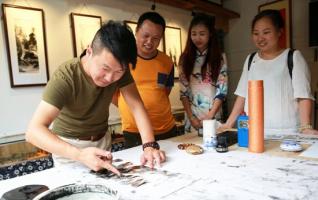 Li Lifeng “Finger” Painting depicts Zhangjiajie landscapes 