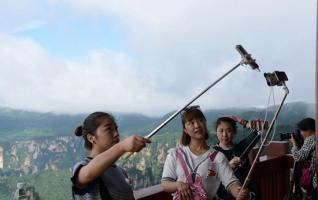 ZJJ Wulingyuan shows great scenery and orderly tourism after the Rain 