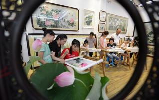 Xiang Embroidery Is Getting Popular with Adults and Kids 