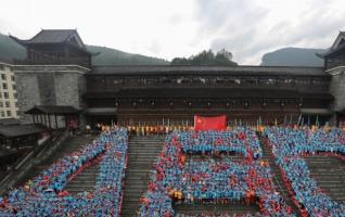 Zhangjiajie Receives Largest Group of Domestic Tourists 