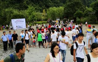 Zhangjiajie Huanglong scenic area is praised as summer paradise by tourists 