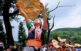 Huayao People Celebrate Traditional Festival 