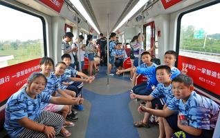 Pupils Experience Changsha Maglev Train 