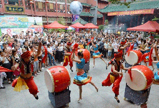 Happy Temple Fair Held for Mid-Autumn Festival 