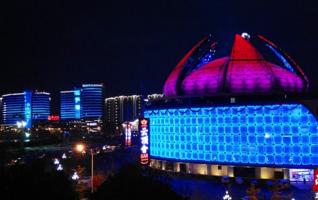 Zhangjiajie World’s Largest Retractable Dome Bar to Put into Service 