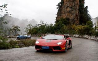 22 “Local tyrant” Carsgo through Zhangjiajie Big Forest 