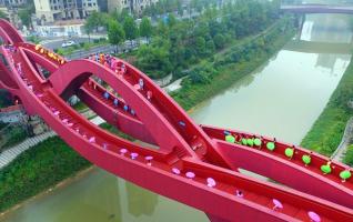 Embroidered Cheongsam Fashion Show on Chinese Knot Pedestrian Bridge 