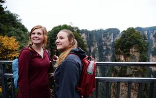 Zhangjiajie Wulingyuan shows fantastic autumn scenery 