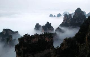 Drunken Yangjiajie “The Natural Great Wall” shows a sea of clouds in winter 