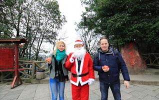 Santa Claus shows in Zhangjiajie Dragon Ladder