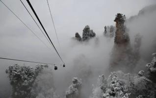 Zhangjiajie spring snow shows in Tianzi mountain