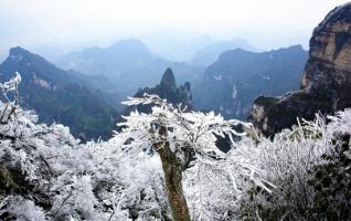 Zhangjiaje Tianmen Mountain Ice scenery