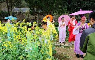 Zhangjiajie Huanglong spring scenery welcomes visitors