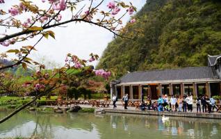 Beautiful Huanglong ecological square on Tomb-sweeping Day