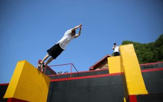 Chinese and Foreign Parkour Players in Huanglong Cave Scenic Area