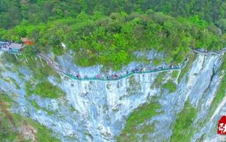 Zhangjiajie Tianmen Mountain looks like a Fairyland