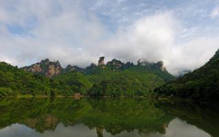 Zhangjiajie Wulingyuan Beautiful Clouds and Mountains