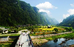 Zhangjiajie Huanglong cave's exquisite reliefs is concerned