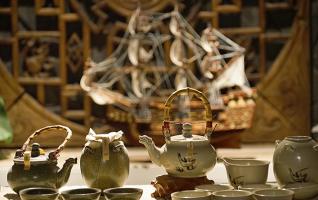 “Maritime Porcelain Road”-themed Ceramic Tea Ware Set on Display in Changsha