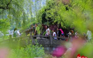 Zhangjiajie tourists enjoy “China Tourism Day”