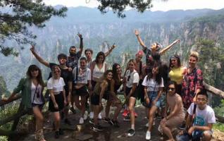 Spanish network celebrity indulge in singing in Zhangjiajie mountain