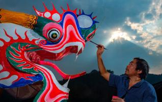 Fire Dragon Dance Performed to Celebrate Lantern Festival