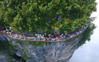 Zhangjiajie core area receives 42,200 tourists during Qingming Festival